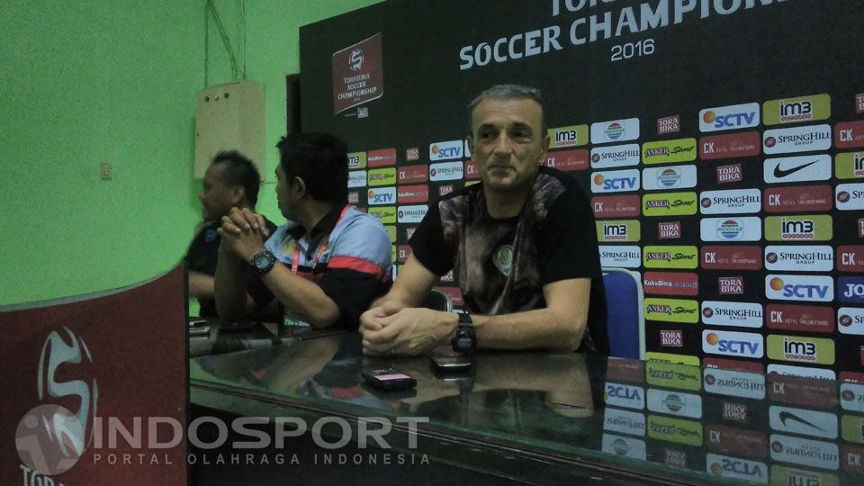 Milomir Seslija senang anak asuhnya bermain gemilang saat hadapi Bhayangkara FC Copyright: &copy; Ian Setiawan/INDOSPORT